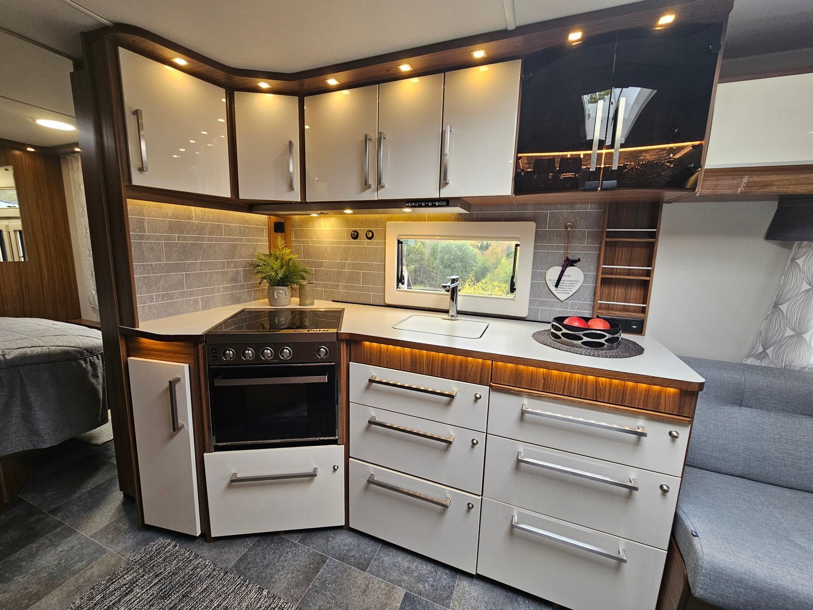 Caravane Customized Polar 730 – Image 24