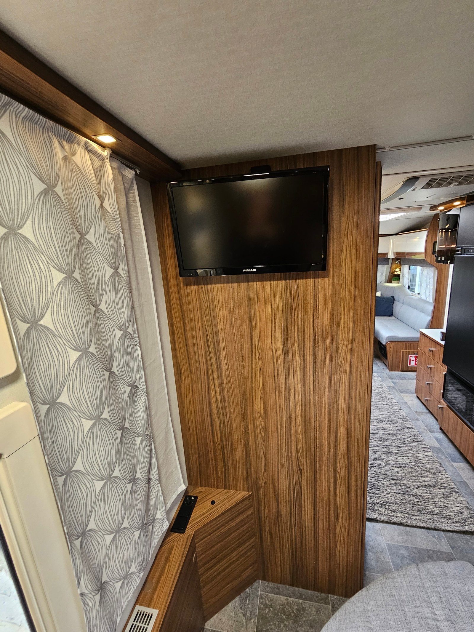 Caravane Customized Polar 730 – Image 32