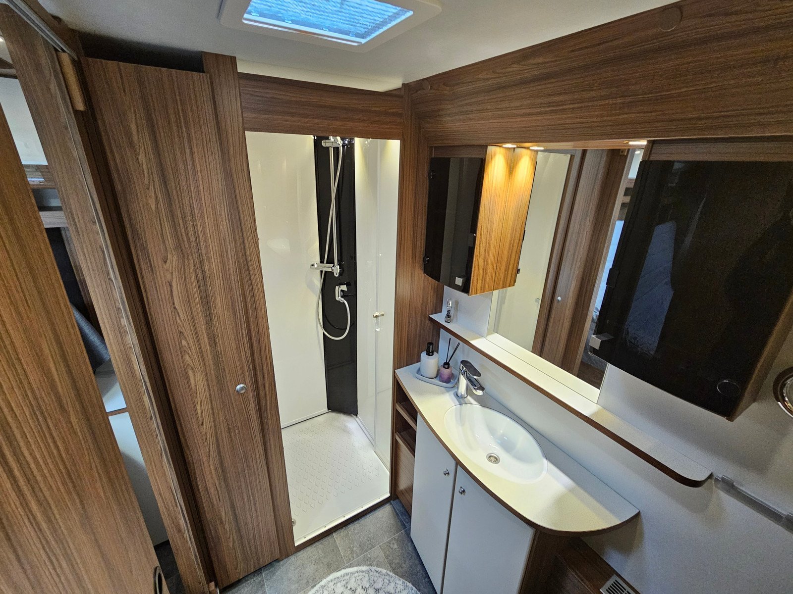 Caravane Customized Polar 730 – Image 10