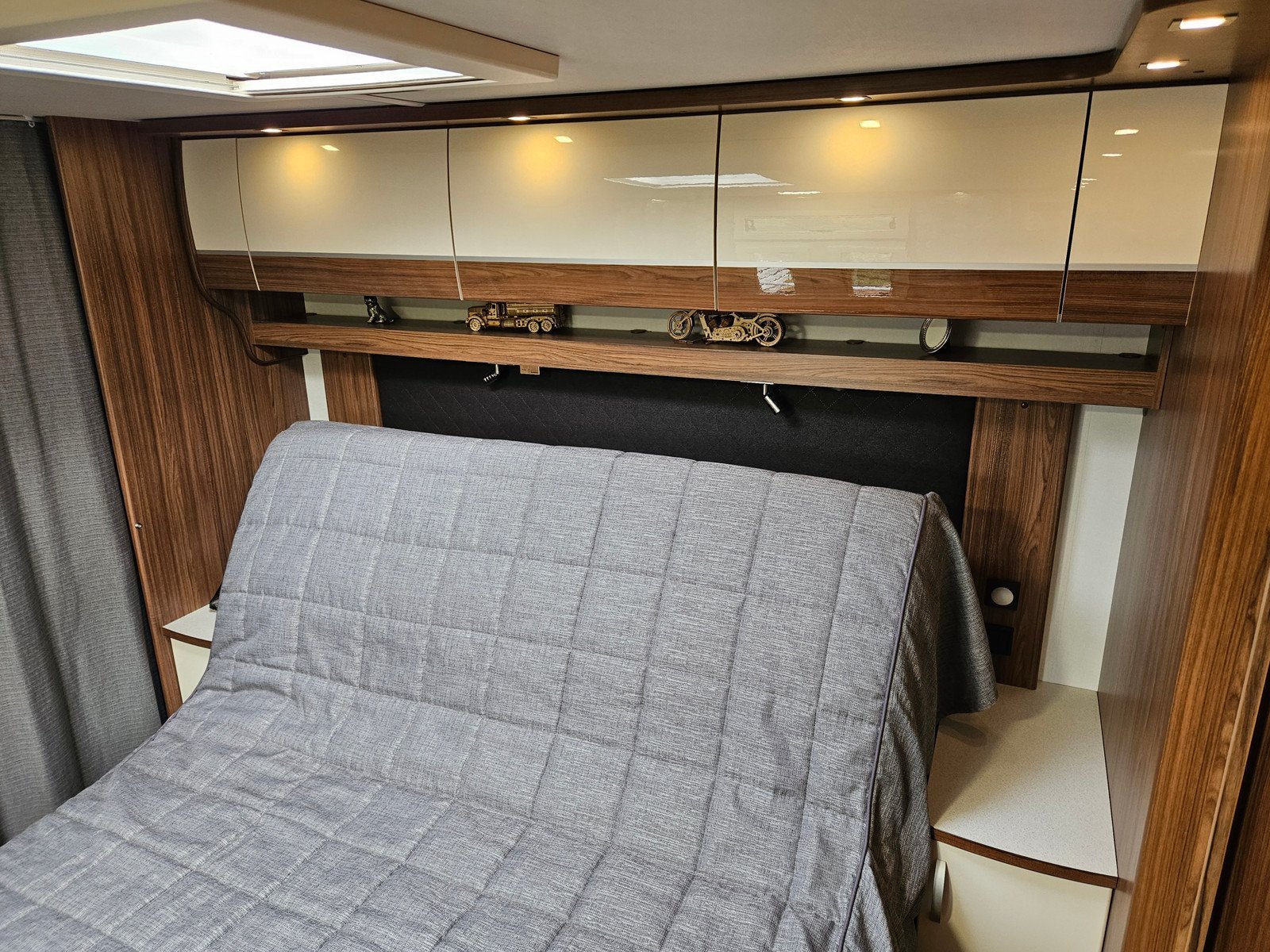 Caravane Customized Polar 730 – Image 27