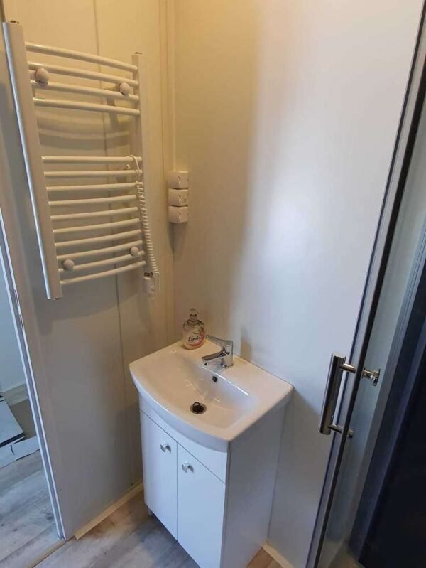 Conteneur d’habitation 3,00 x 8,00m entièrement prêt à emménager – Image 8