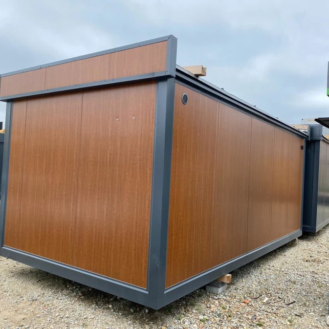 BUNGALOW AVEC SANITAIRES COMMERCIAUX, IMMEUBLE DE BUREAUX ET D'HABITATION 3×7 – Image 9