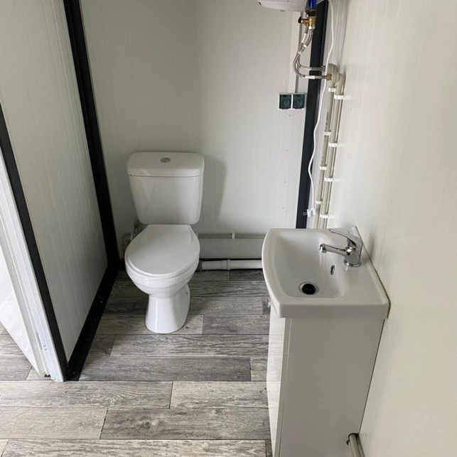 BUNGALOW AVEC SANITAIRES COMMERCIAUX, IMMEUBLE DE BUREAUX ET D'HABITATION 3×7 – Image 6