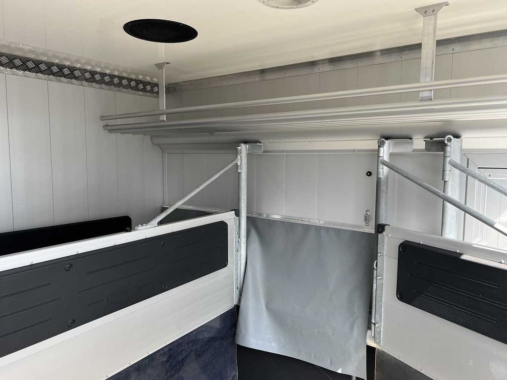 Camion chevaux 3 chevaux Mercedes-Benz – Image 16