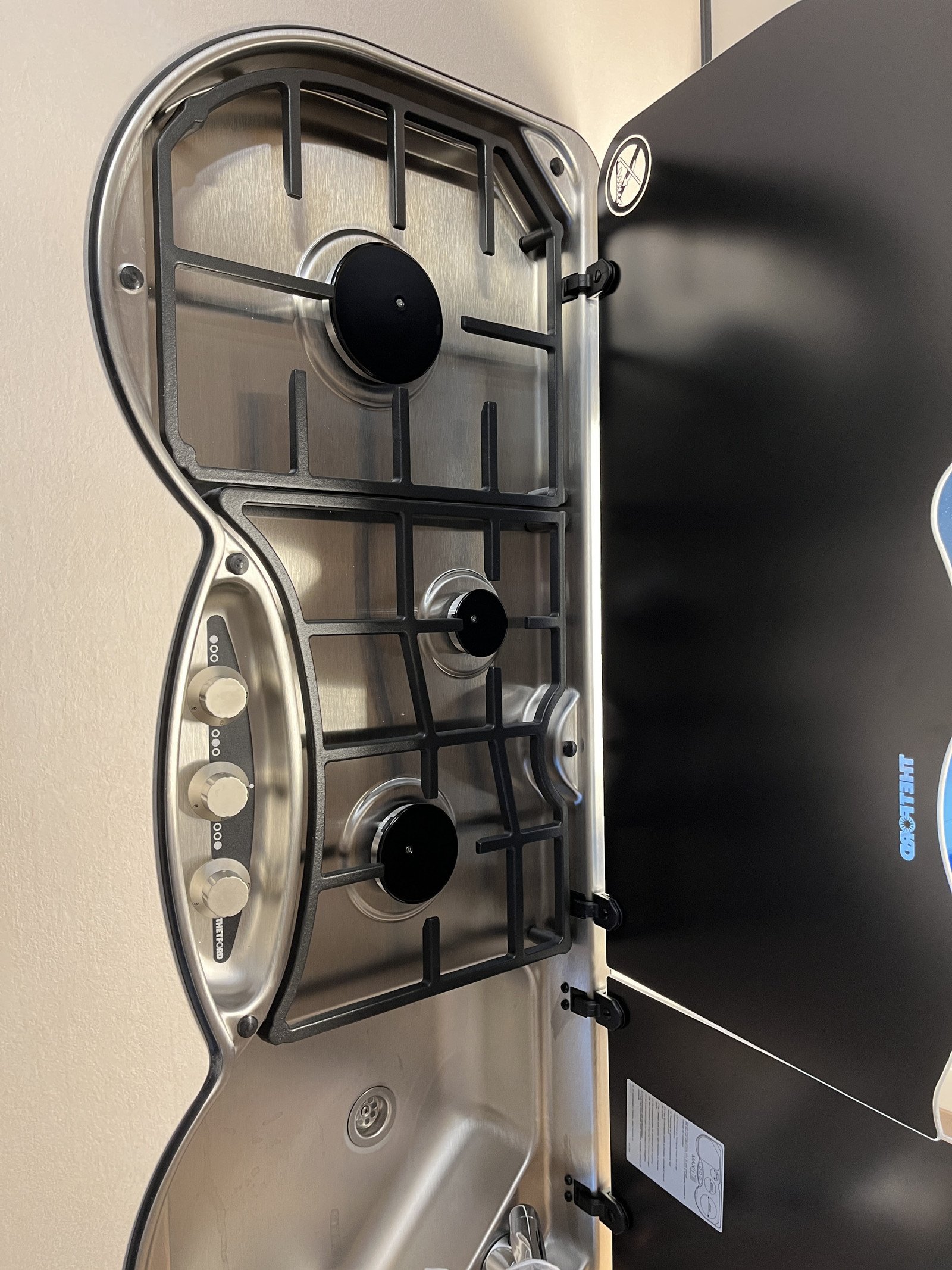 Caravane LMC Style 440 D | pack douche | pack batterie | chauffage gaz/électrique – Image 7