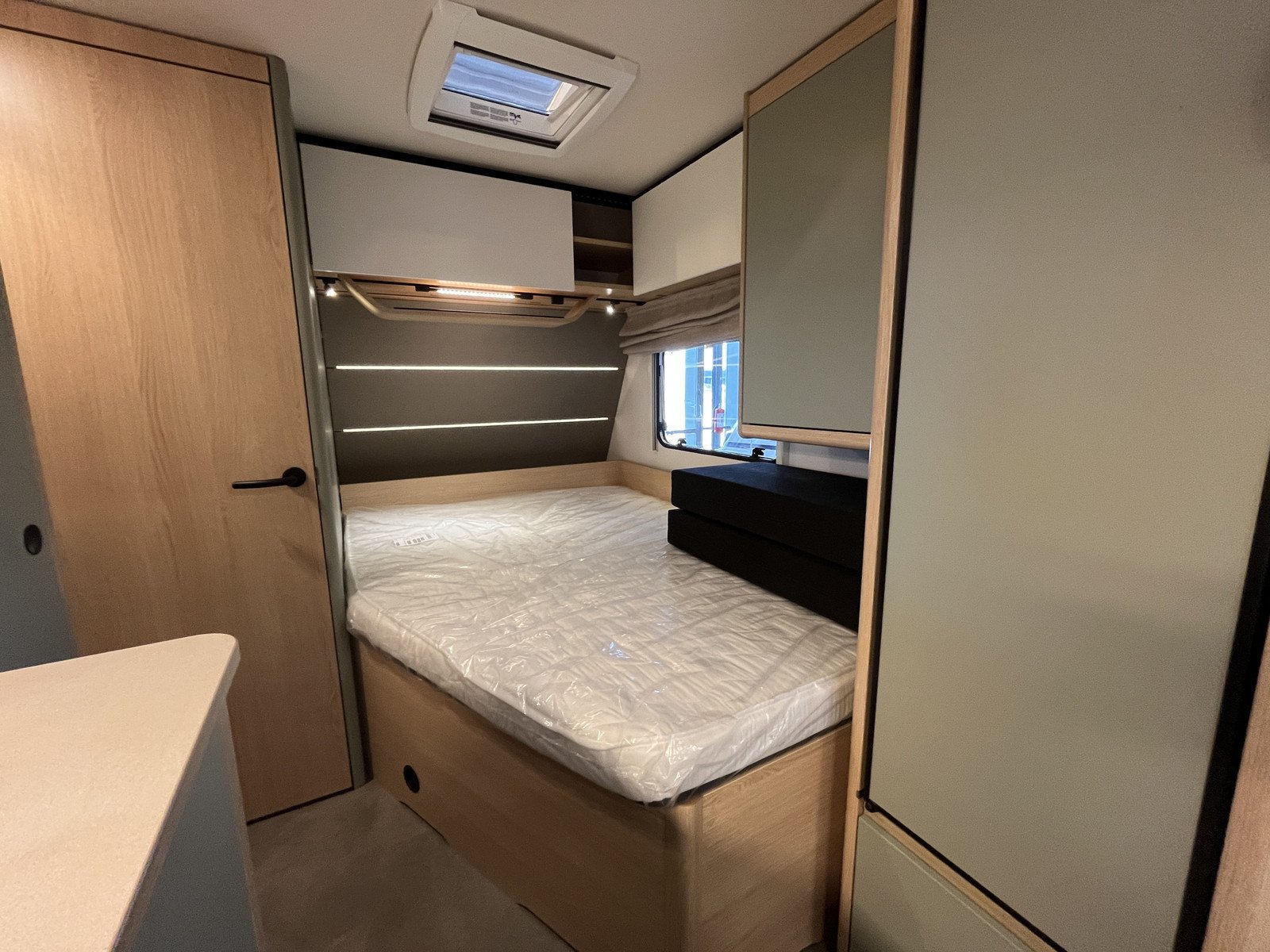 Caravane LMC Style 440 D | pack douche | pack batterie | chauffage gaz/électrique – Image 10