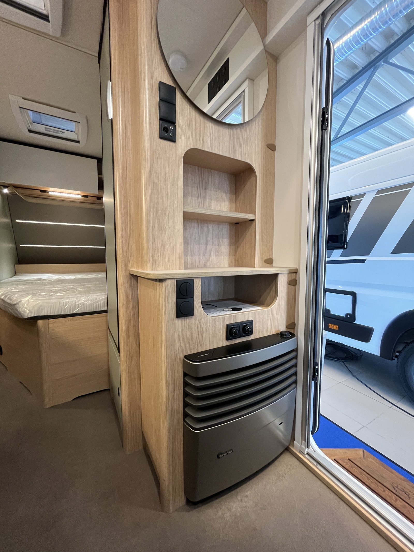 Caravane LMC Style 440 D | pack douche | pack batterie | chauffage gaz/électrique – Image 4