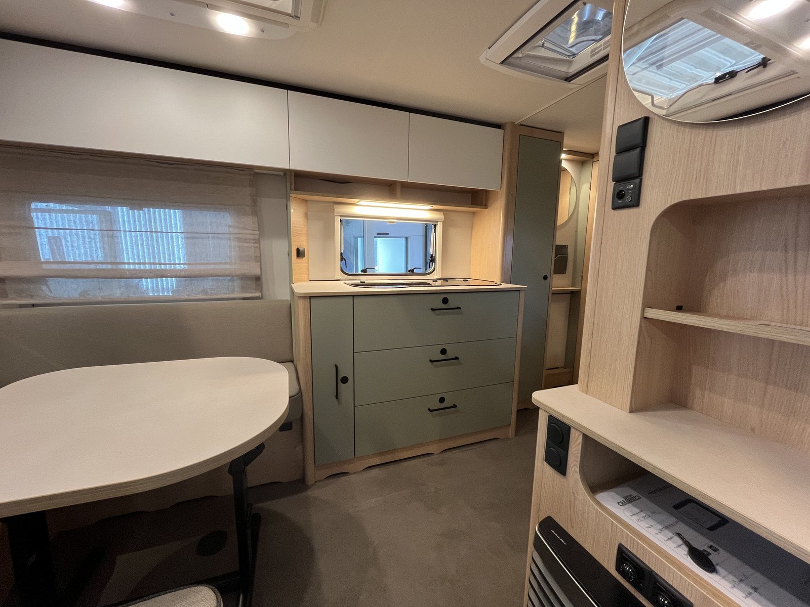 Caravane LMC Style 440 D | pack douche | pack batterie | chauffage gaz/électrique – Image 13