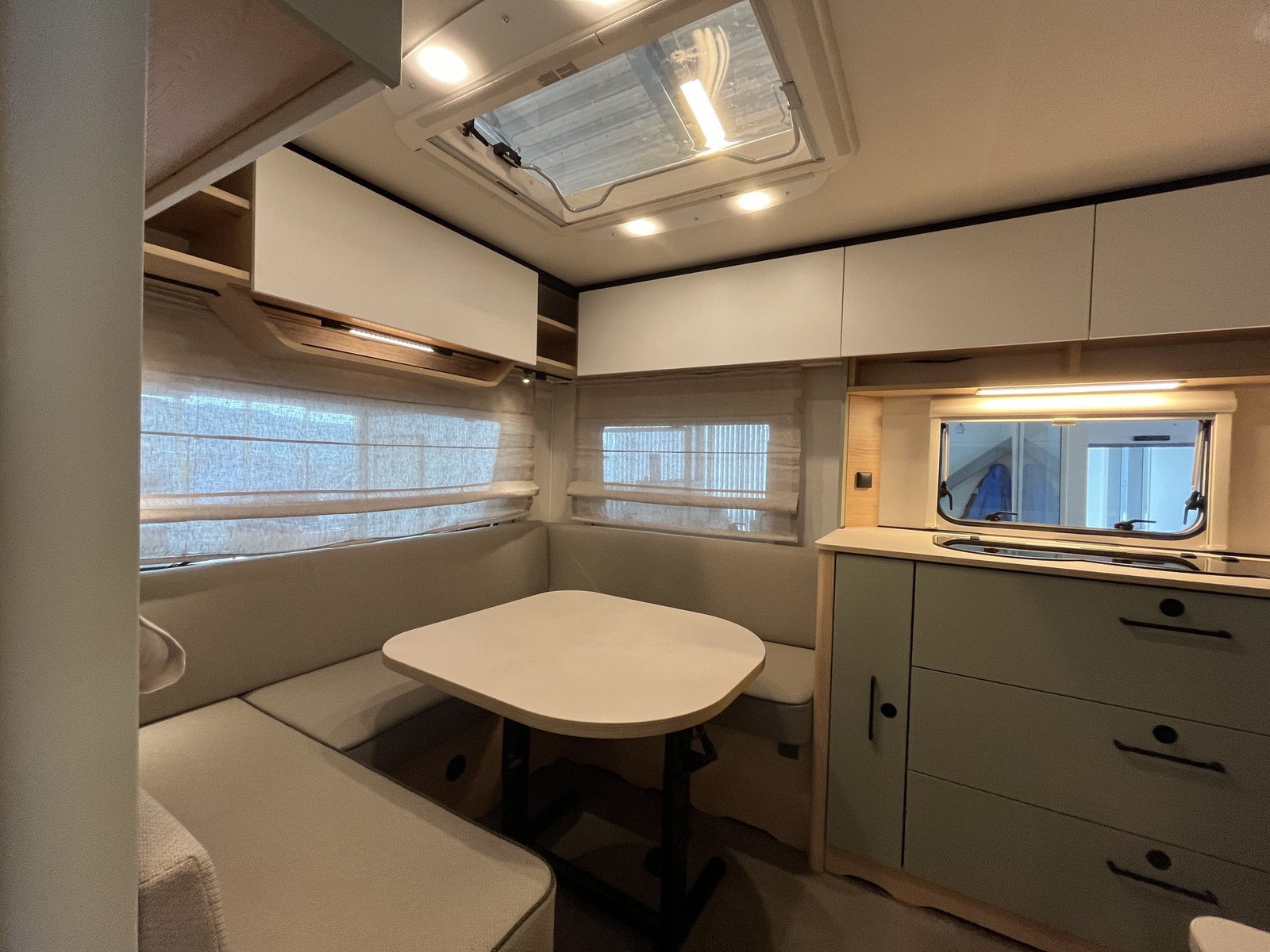 Caravane LMC Style 440 D | pack douche | pack batterie | chauffage gaz/électrique – Image 14