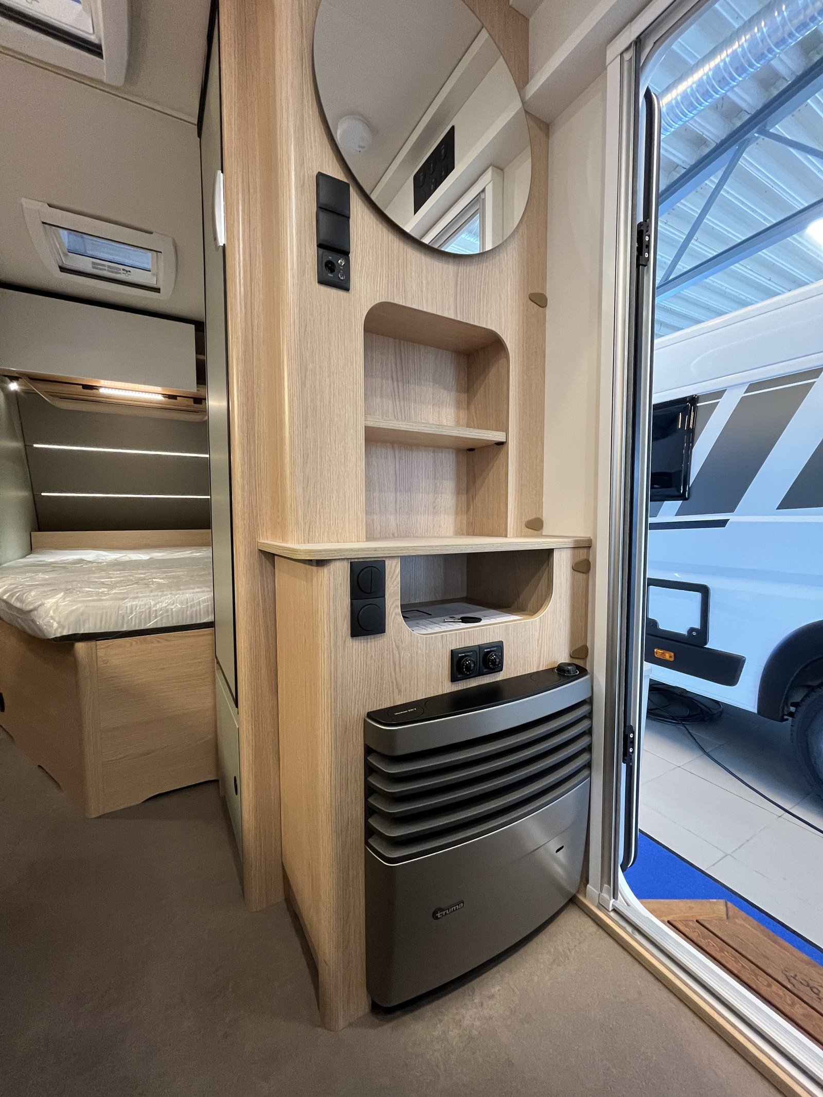 Caravane LMC Style 440 D | pack douche | pack batterie | chauffage gaz/électrique – Image 5