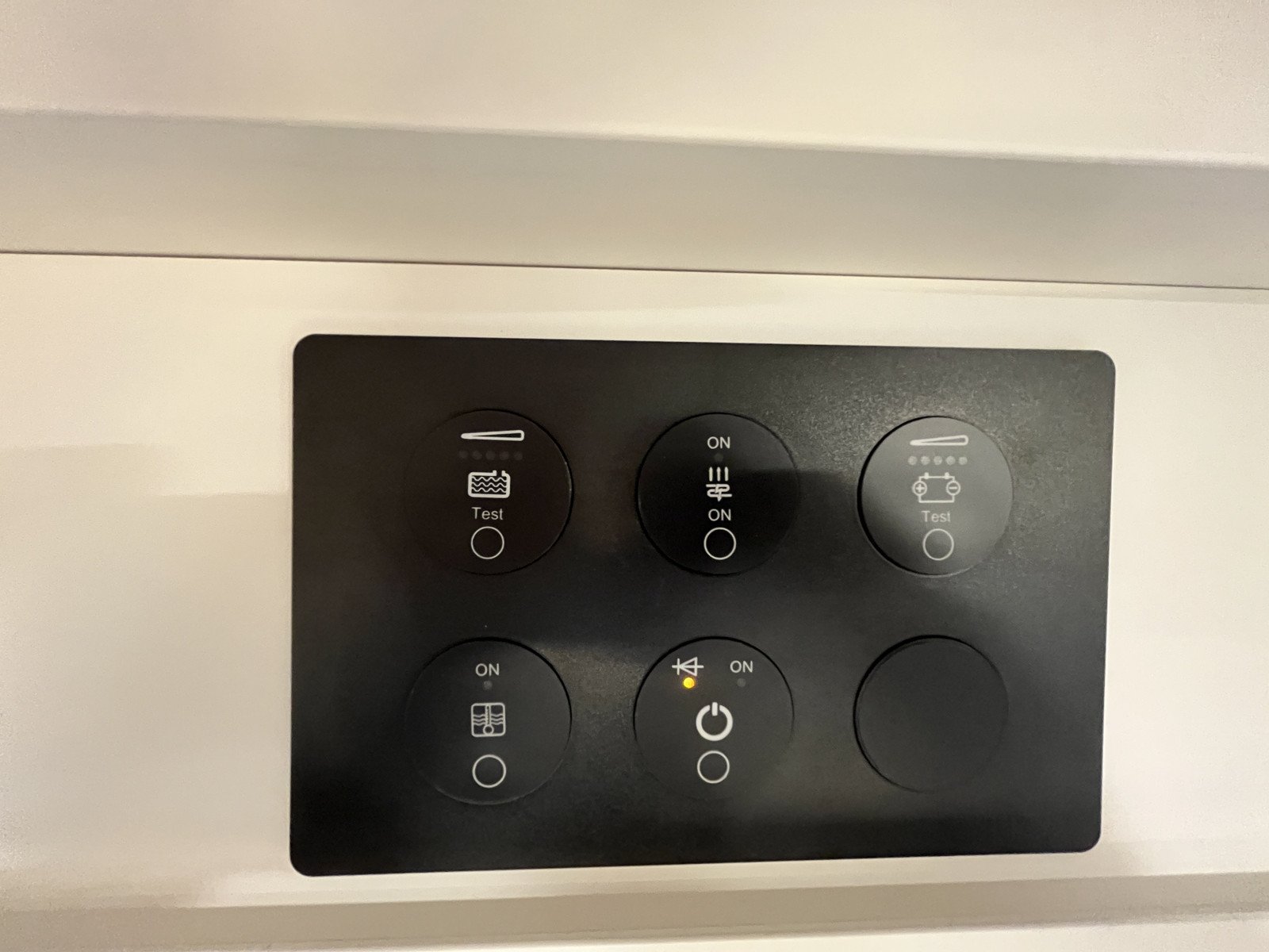 Caravane LMC Style 440 D | pack douche | pack batterie | chauffage gaz/électrique – Image 2