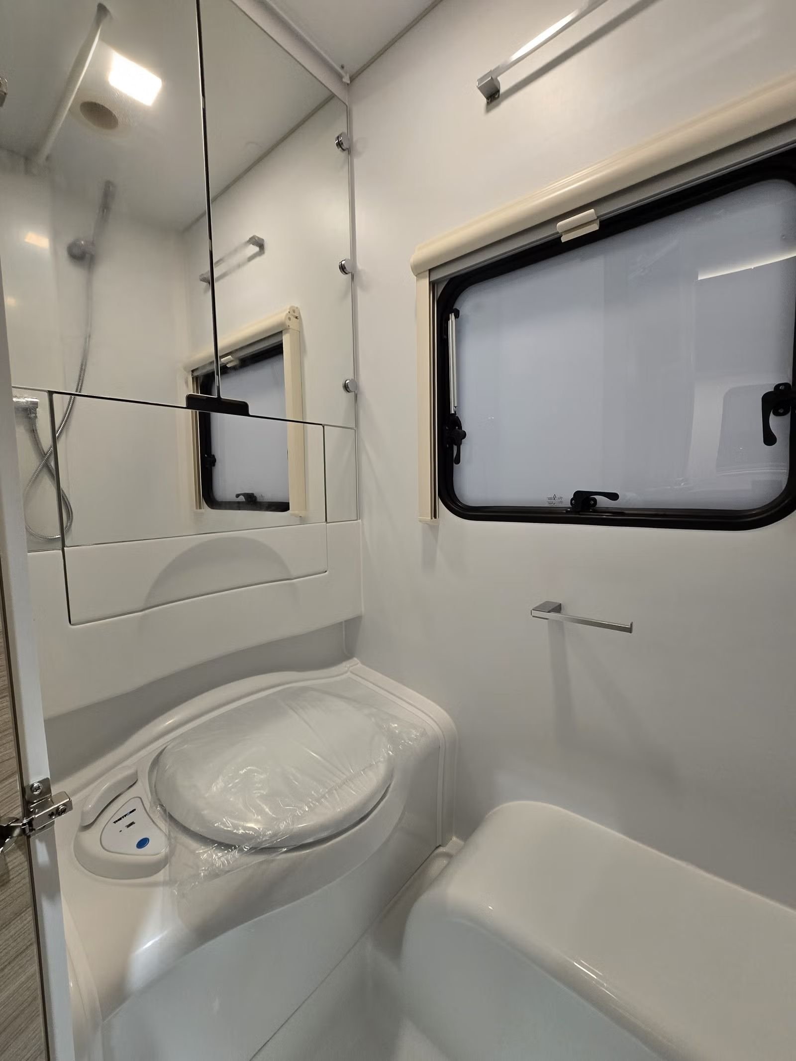 Caravane Adria Altea 502 UL 60Y Édition – Image 13