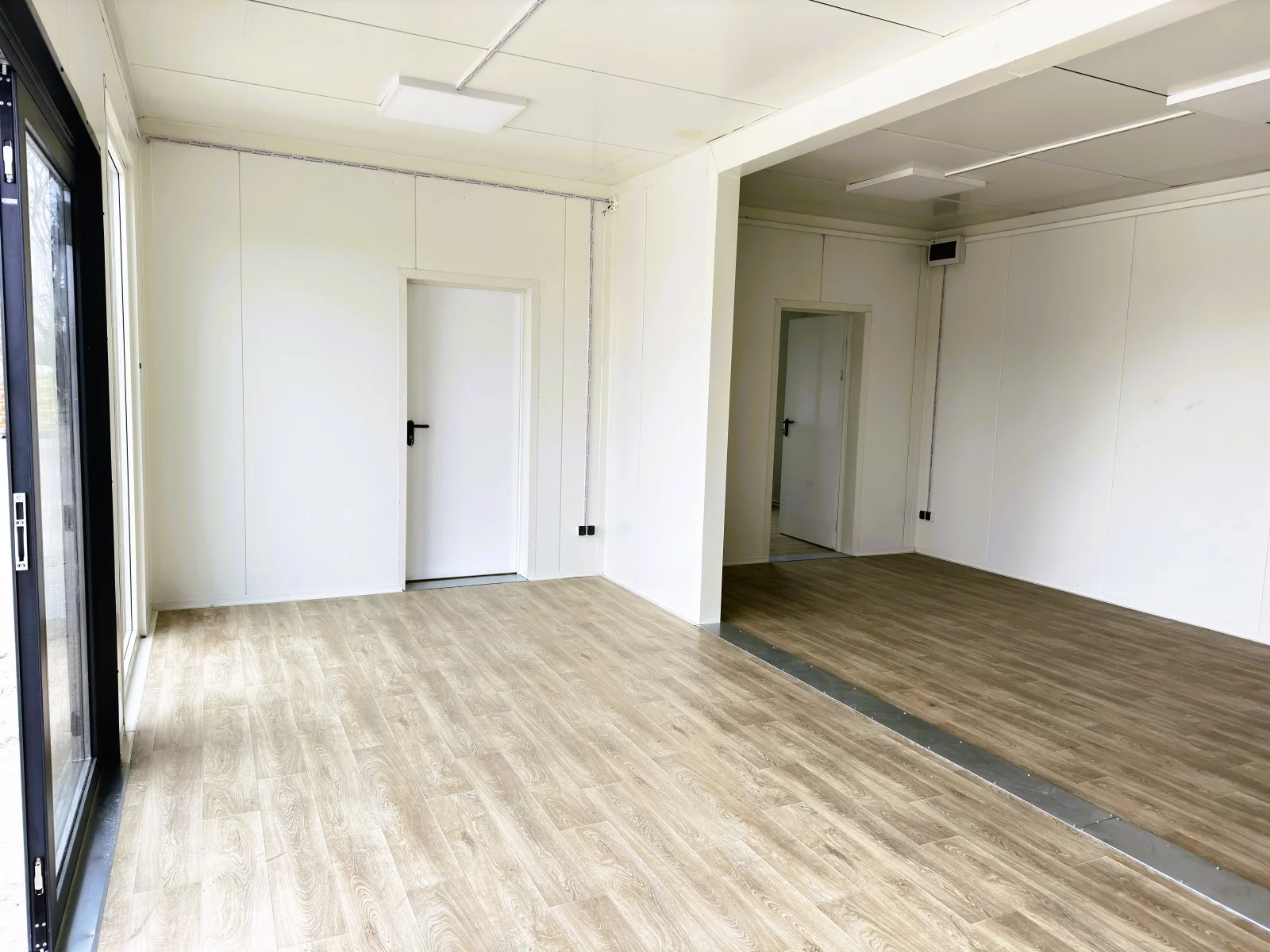 Conteneur Modulaire en panneaux sandwich – bureaux, commerces/logements, 6 pièces – 63 m² – Image 26