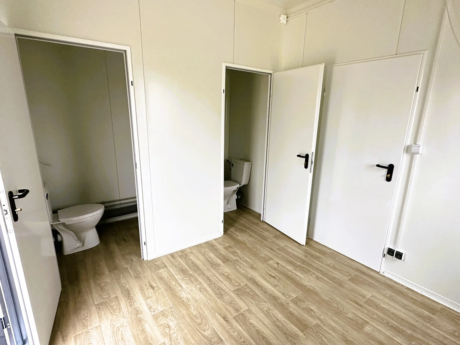 Conteneur Modulaire en panneaux sandwich – bureaux, commerces/logements, 6 pièces – 63 m² – Image 32