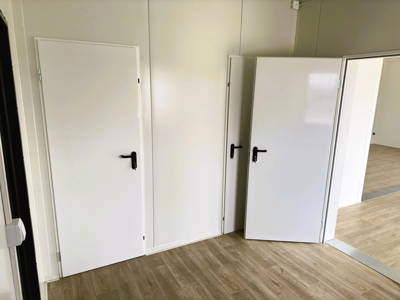 Conteneur Modulaire en panneaux sandwich – bureaux, commerces/logements, 6 pièces – 63 m² – Image 35